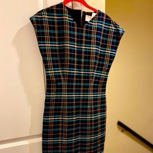 New Hugo Boss Midi dress. Slimming & bold colors